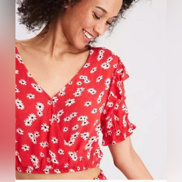 American Eagle Red Daisy Crop Top Boho Beach Peasent Y2k Retro Preppy Casual M - Picture 1 of 11